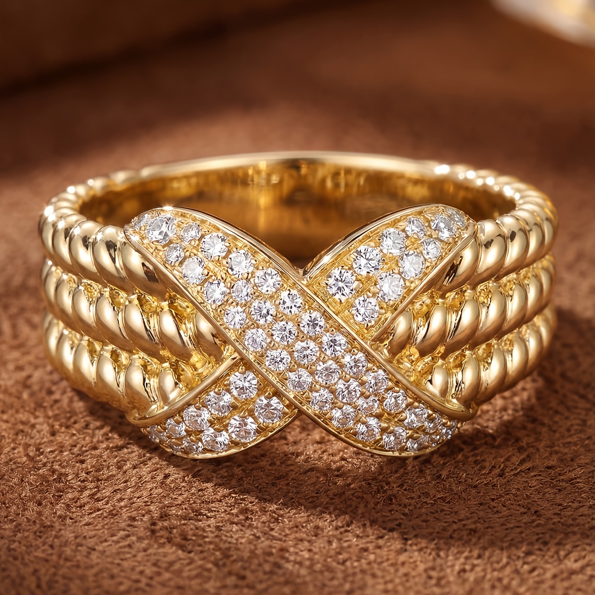 European Palace-Style Ladies Ring, Lightweight Luxury